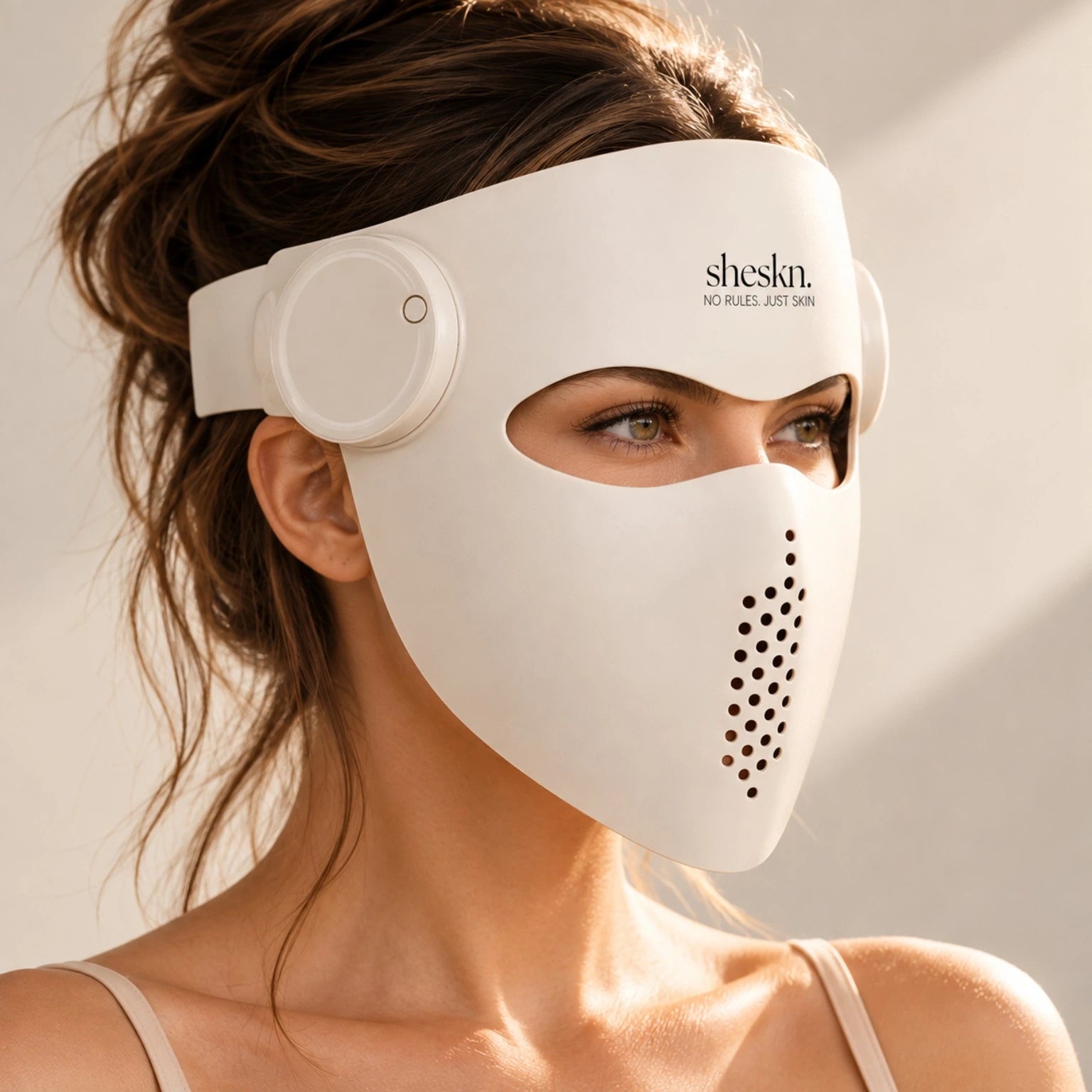 Luméskn LED light therapy face mask by Sheskn shown from the side