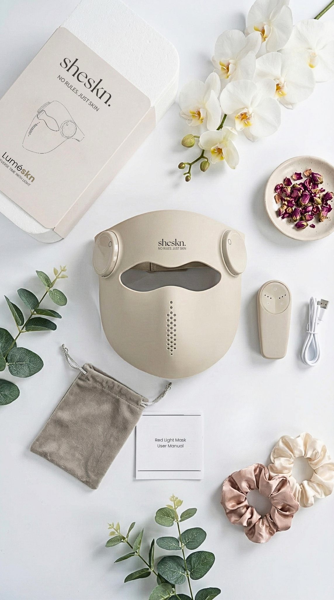 Sheskn Luméskn LED light therapy face mask kit with controller and accessories for anti ageing skincare at home